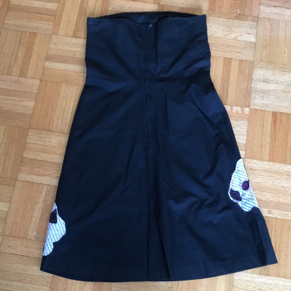 Black strapless cotton dress with flower 🌸 appliqué. - Picture 5 of 6